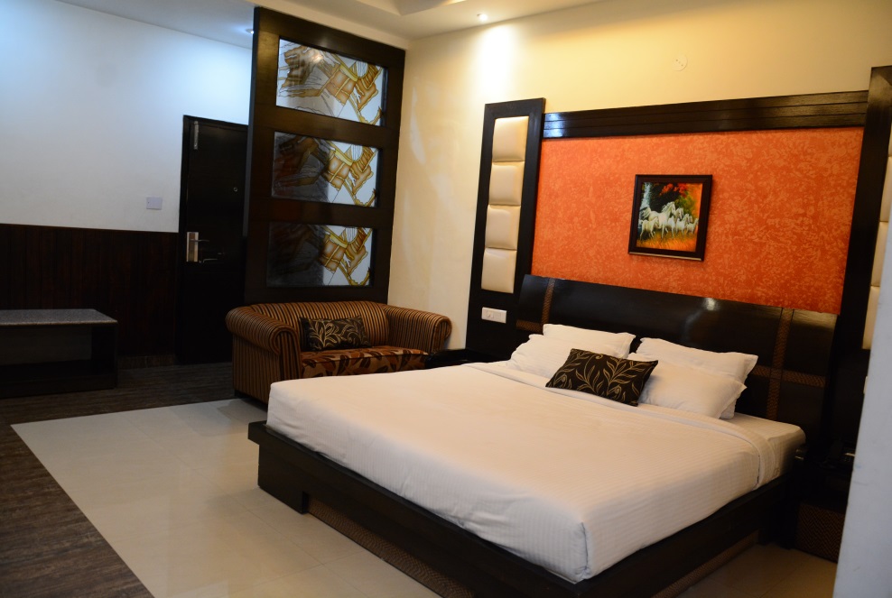 Super Deluxe Hotel Ajuba Residency Patiala